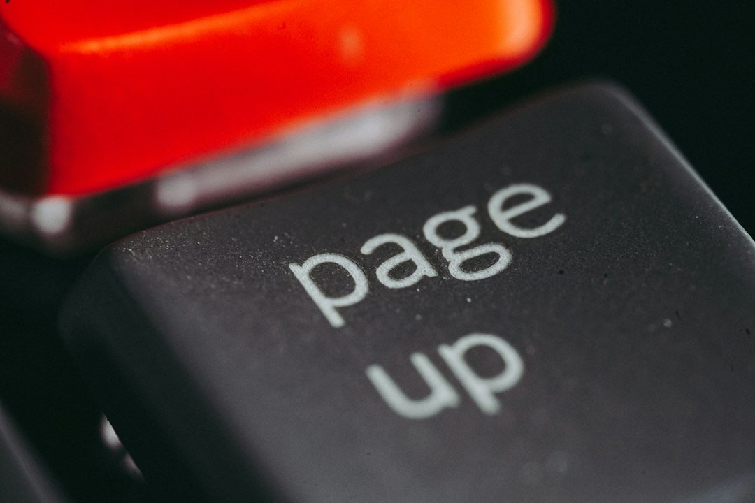 Photo keyword-based blog content creation